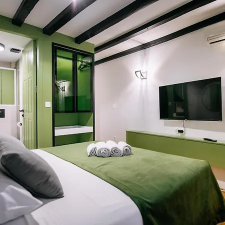 Apartment Old Town 2 *
